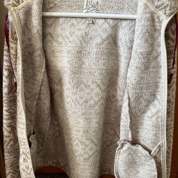 Super warm and fuzzy Billabong jacket - Picture 4 of 7